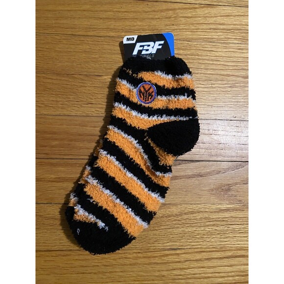 New York Knicks Candy Cane  Socks Women's Fuzzy  M Medium 6-11 Men  5-10 SHIPNOW - Picture 1 of 2